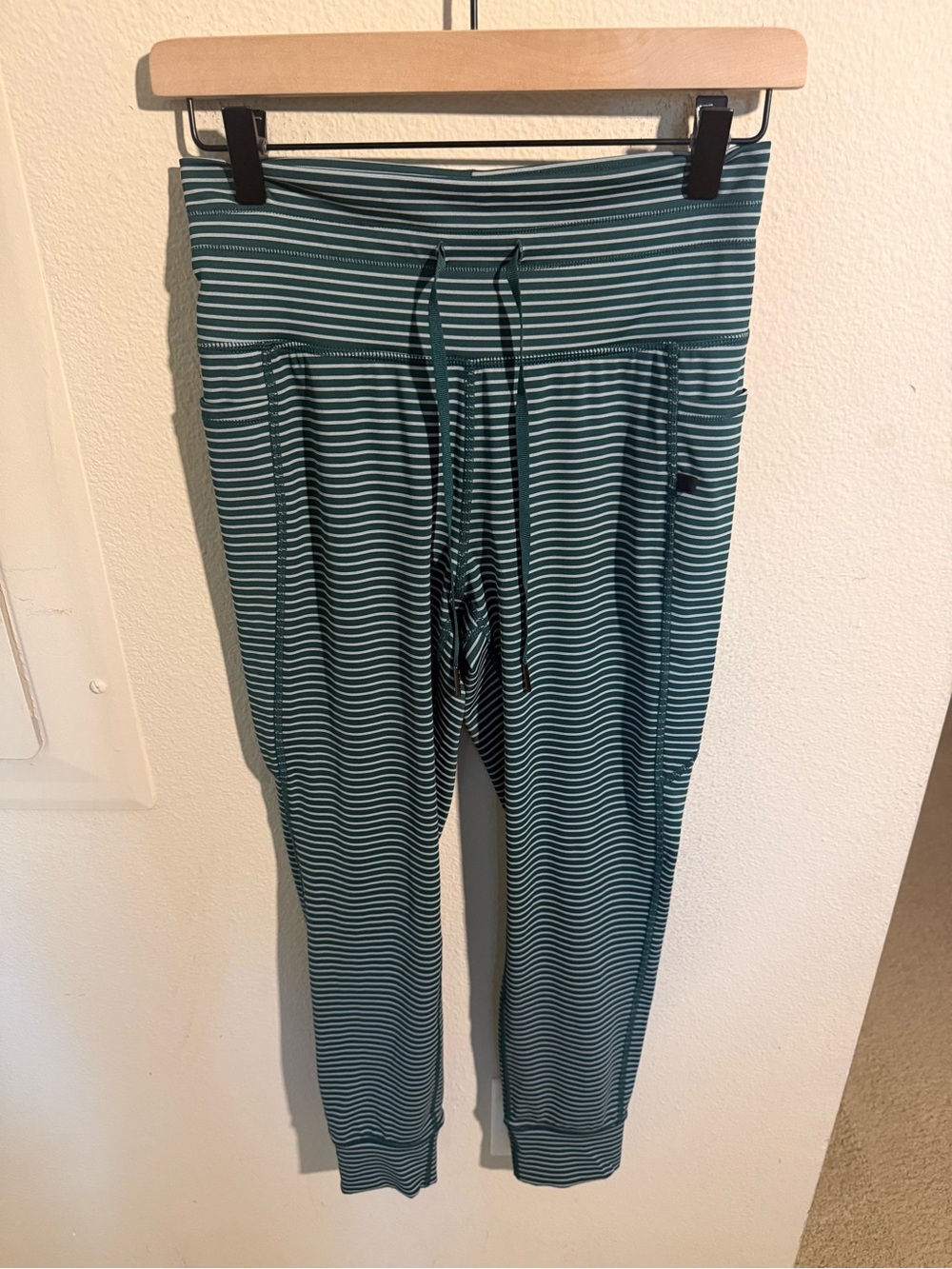 Halara Medium Striped High Rise Athletic Jogger Pants Drawstring Stretch